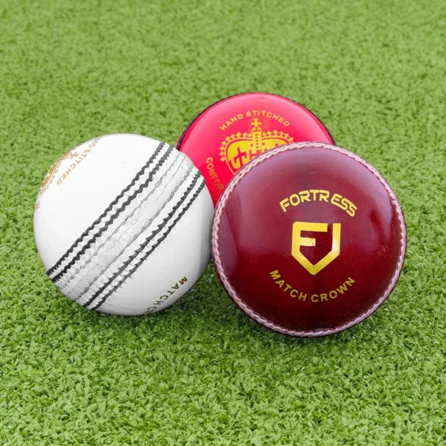 cricket-ball-weight-size